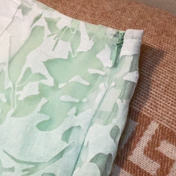 UNA  M&S lined skirt beautiful floral shades of green springtime colors size 12 - Picture 7 of 16